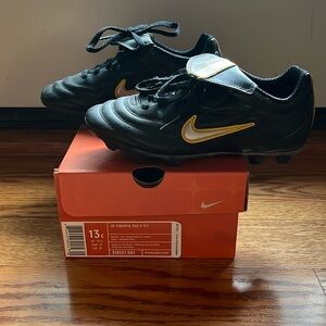 Nike Boys Size 13c Like New Soccer Cleats Black with Silver